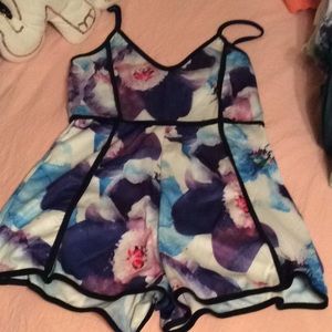 Floral romper NWOT